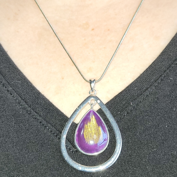 Ladies necklace and earrings set - Picture 1 of 3